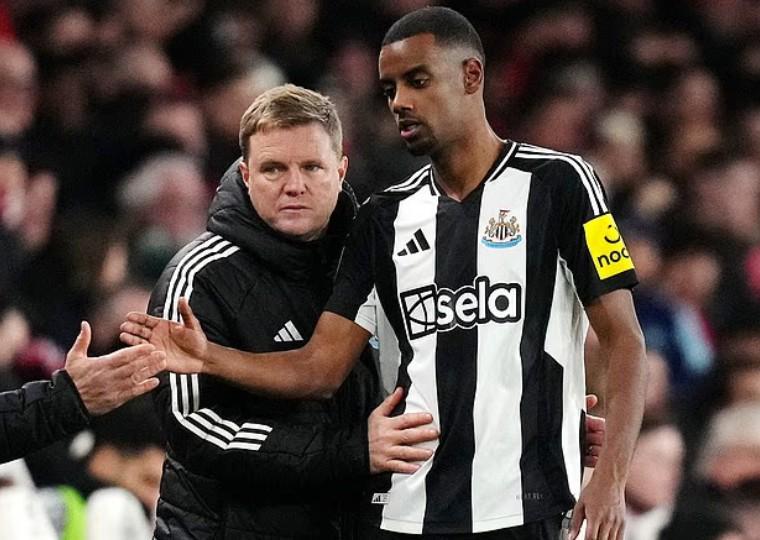 yl23455永利官网-埃迪-豪谈伊萨克：我们关系曾非常好，在他罢训后发生了变化